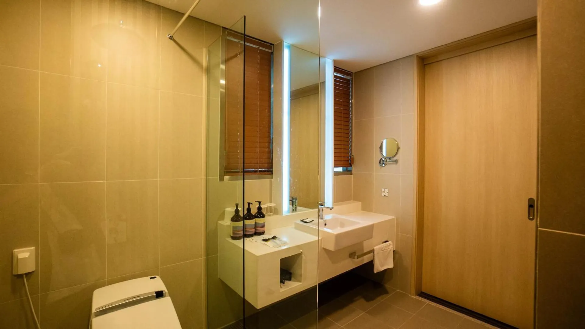 Incheon Airport Global Hotel & Suites 4*,
