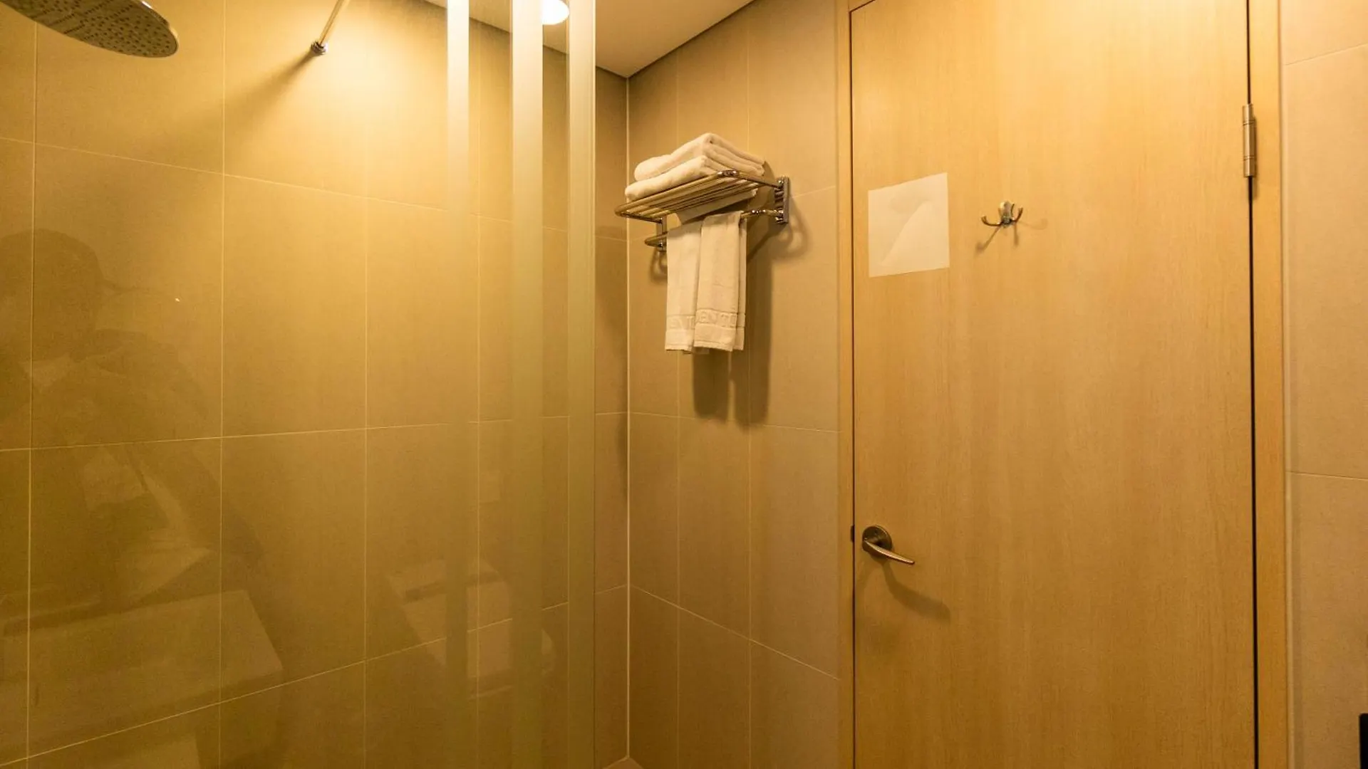 Incheon Airport Global Hotel & Suites 4*,