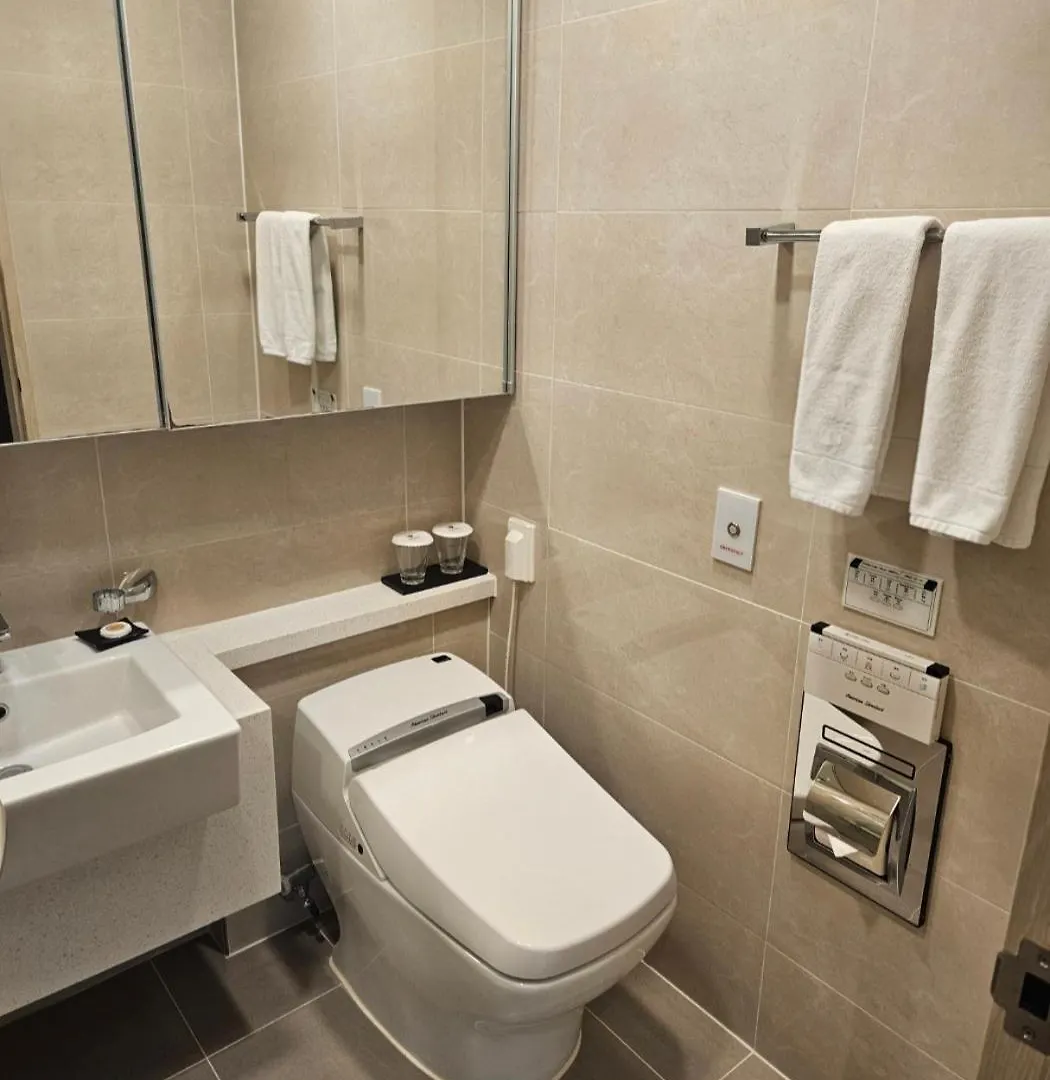 Incheon Airport Global Hotel & Suites 4*,