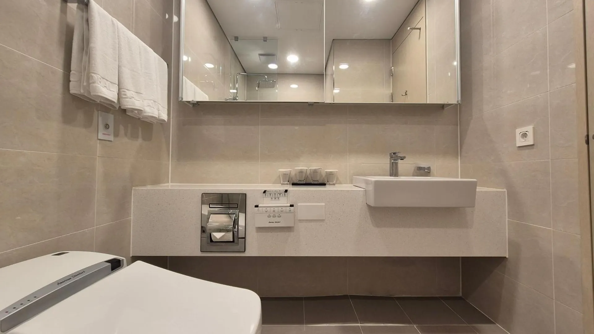 Incheon Airport Global Hotel & Suites 4*,